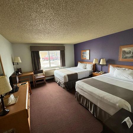 Fossil Creek Hotel & Suites Russell Екстер'єр фото