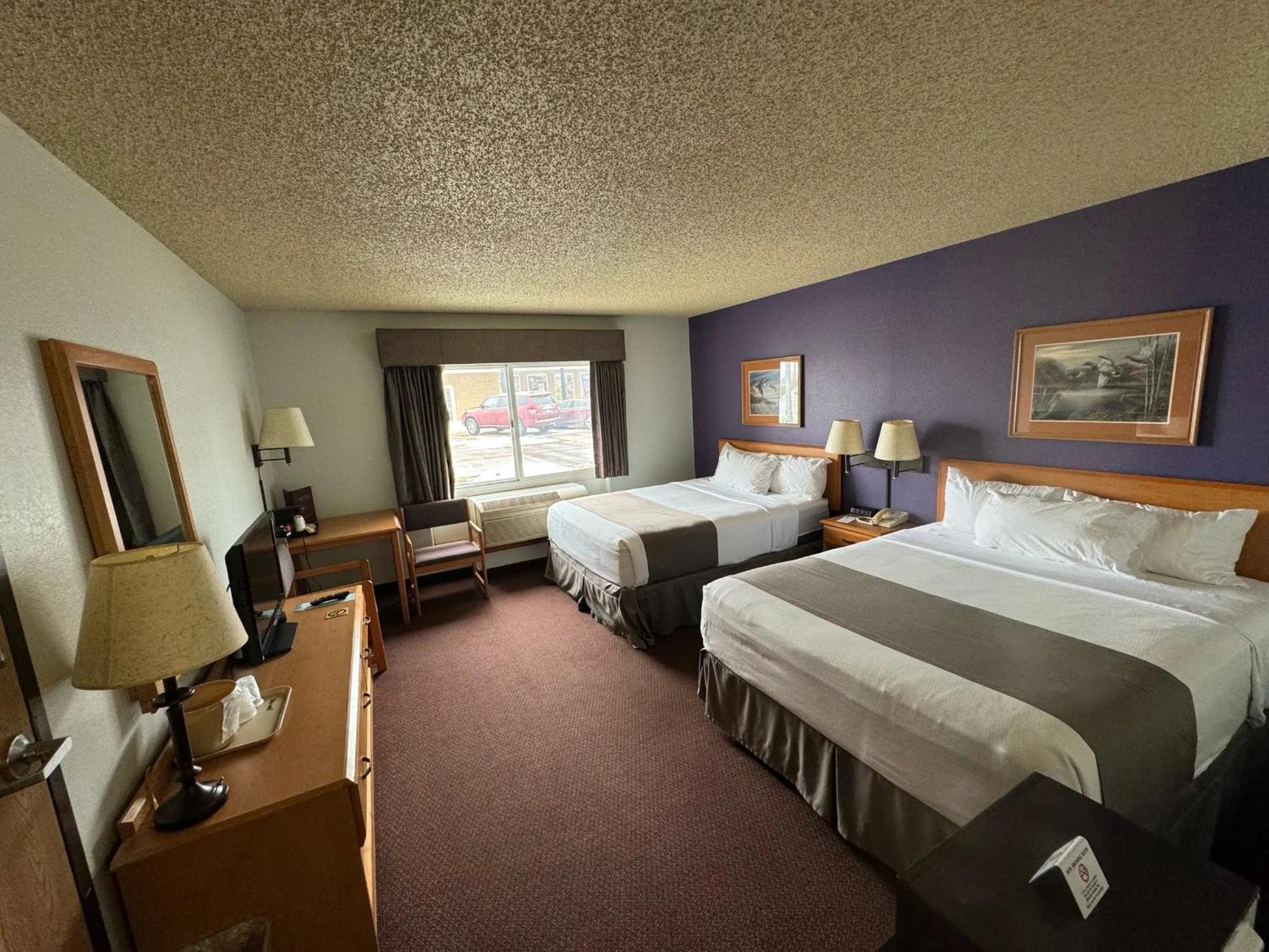 Fossil Creek Hotel & Suites Russell Екстер'єр фото