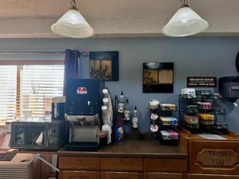 Fossil Creek Hotel & Suites Russell Екстер'єр фото