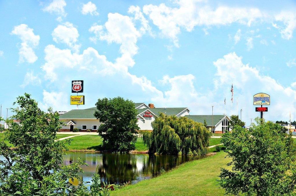 Fossil Creek Hotel & Suites Russell Екстер'єр фото