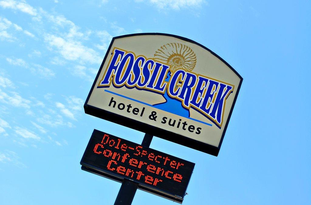 Fossil Creek Hotel & Suites Russell Екстер'єр фото