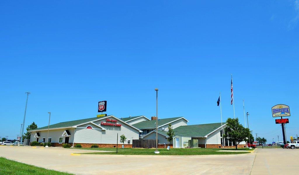 Fossil Creek Hotel & Suites Russell Екстер'єр фото