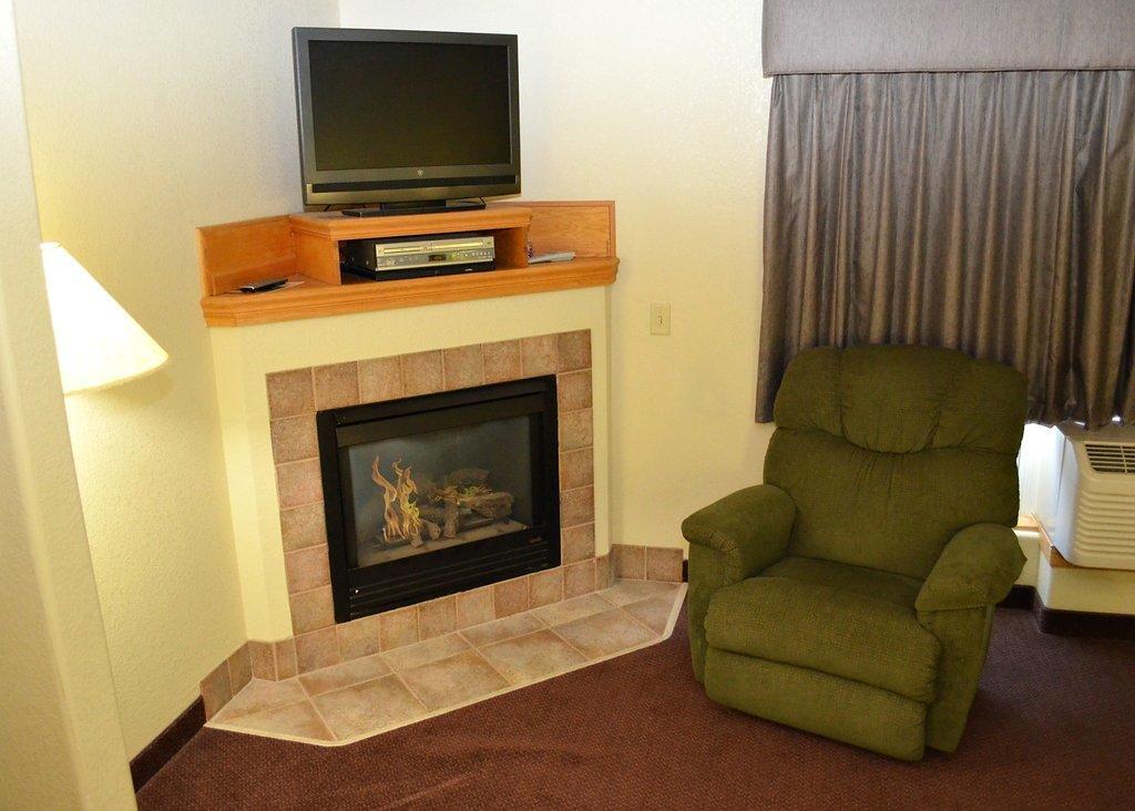 Fossil Creek Hotel & Suites Russell Екстер'єр фото