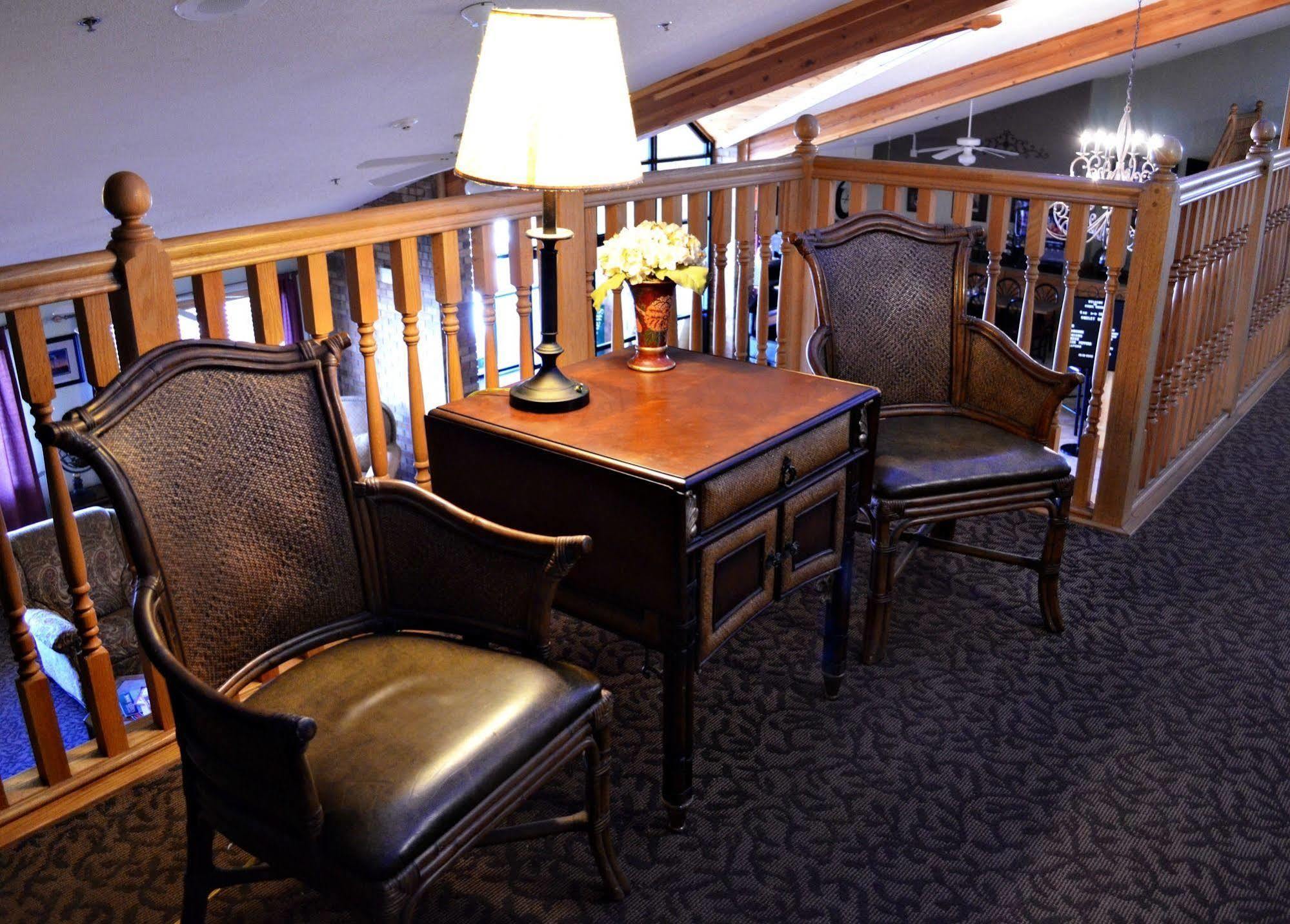 Fossil Creek Hotel & Suites Russell Екстер'єр фото