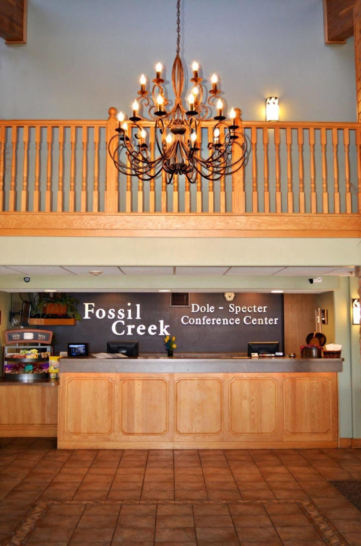 Fossil Creek Hotel & Suites Russell Екстер'єр фото